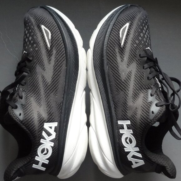 SIZE 8.5. HOKA One One Clifton 9 athletic sneakers shoes. - Picture 13 of 16